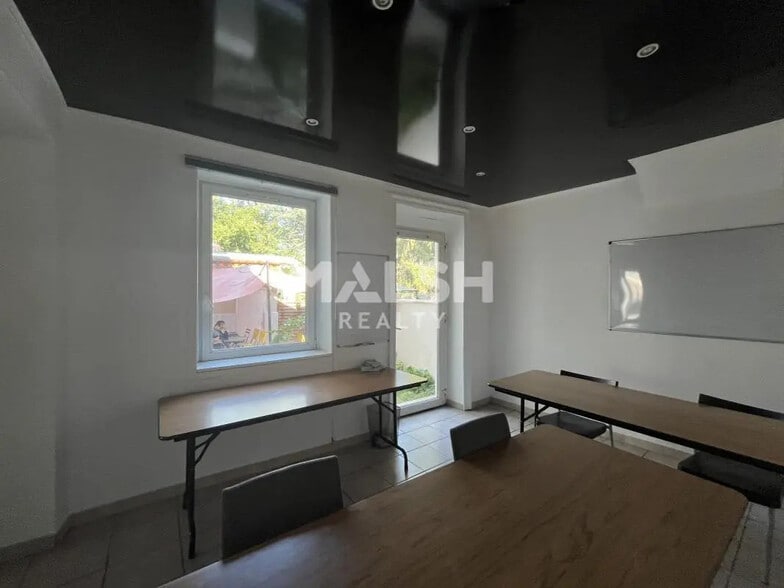 Retail in Saint-Genis-Laval for sale - Interior Photo - Image 3 of 5