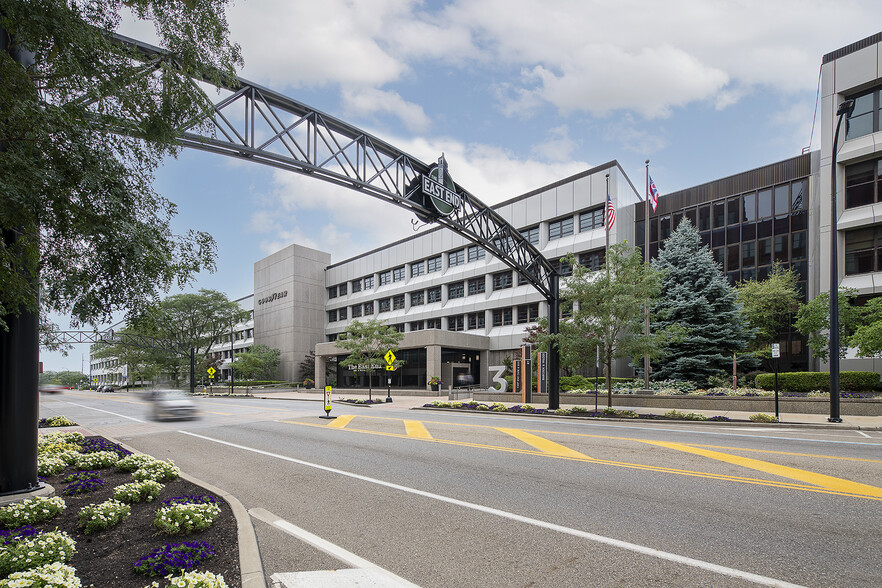 1200 E Market St, Akron, OH for lease - Building Photo - Image 2 of 32