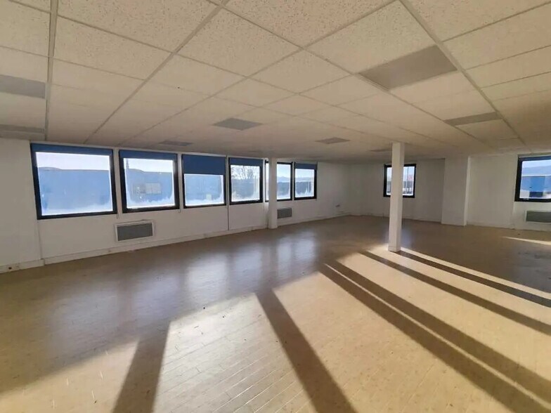 Flex in Égly for sale - Interior Photo - Image 2 of 9