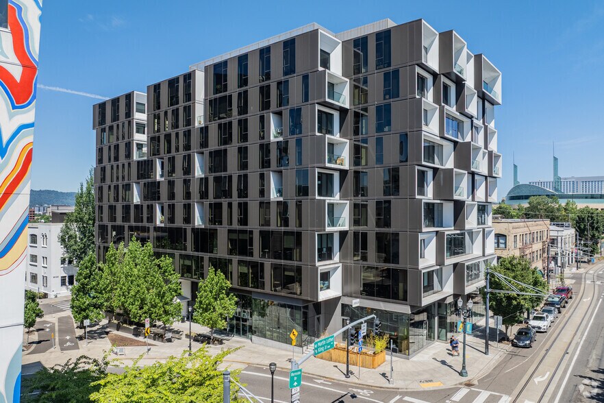 124 NE 3rd Ave, Portland, OR for lease - Primary Photo - Image 1 of 30