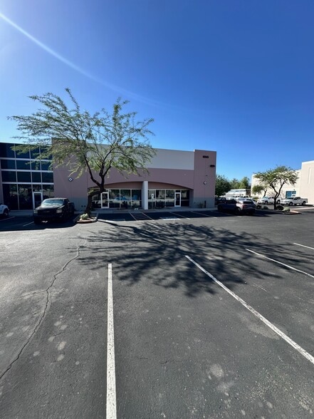 8945 W Bloomfield Rd, Peoria, AZ for lease - Building Photo - Image 1 of 8