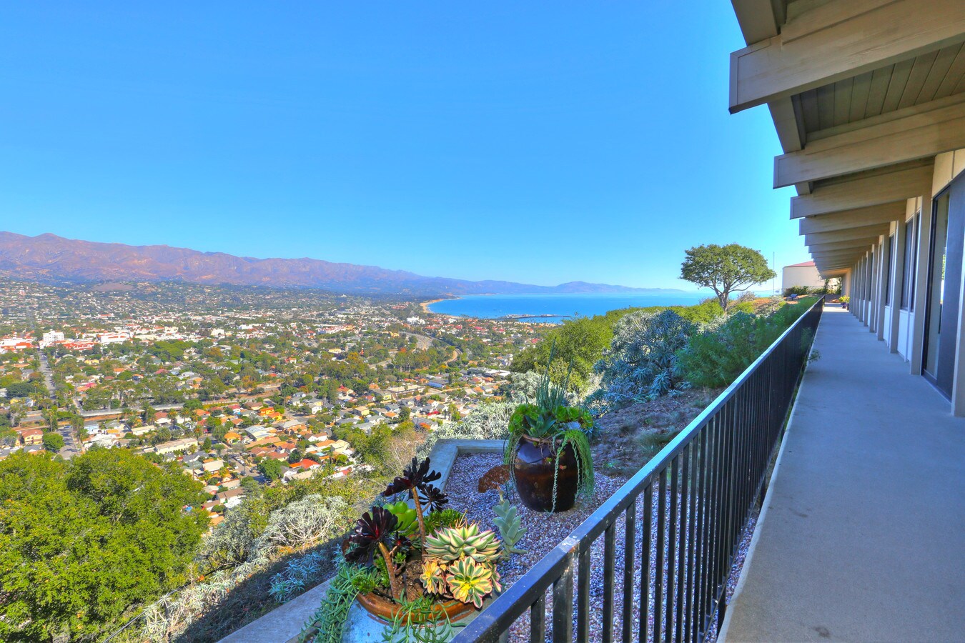 800 Miramonte Dr, Santa Barbara, CA 93109