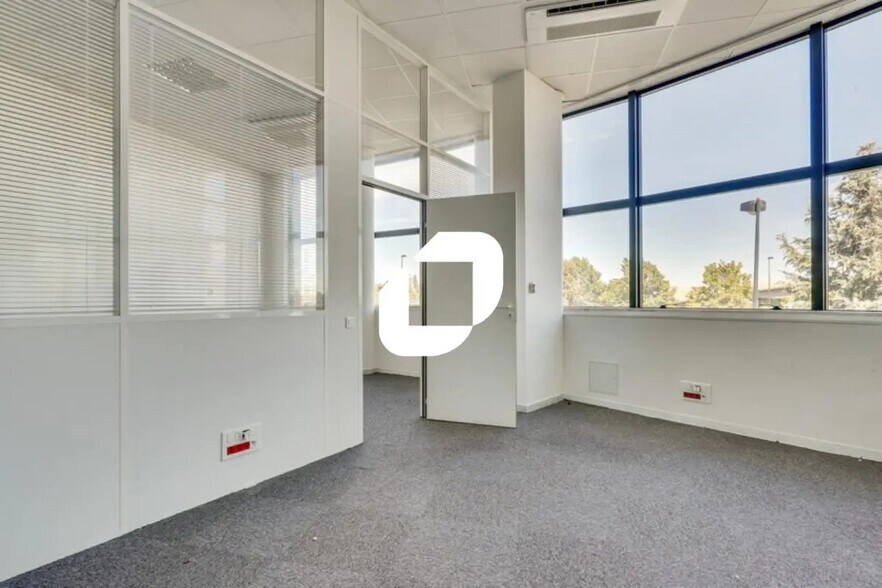 Office in Champigny-sur-Marne for lease - Interior Photo - Image 3 of 11