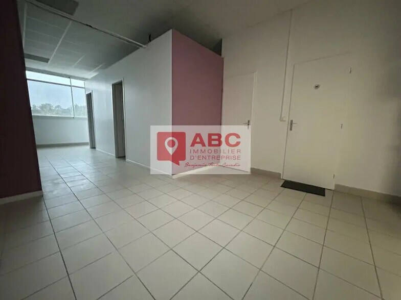 Office in Le Crès for lease - Building Photo - Image 2 of 7