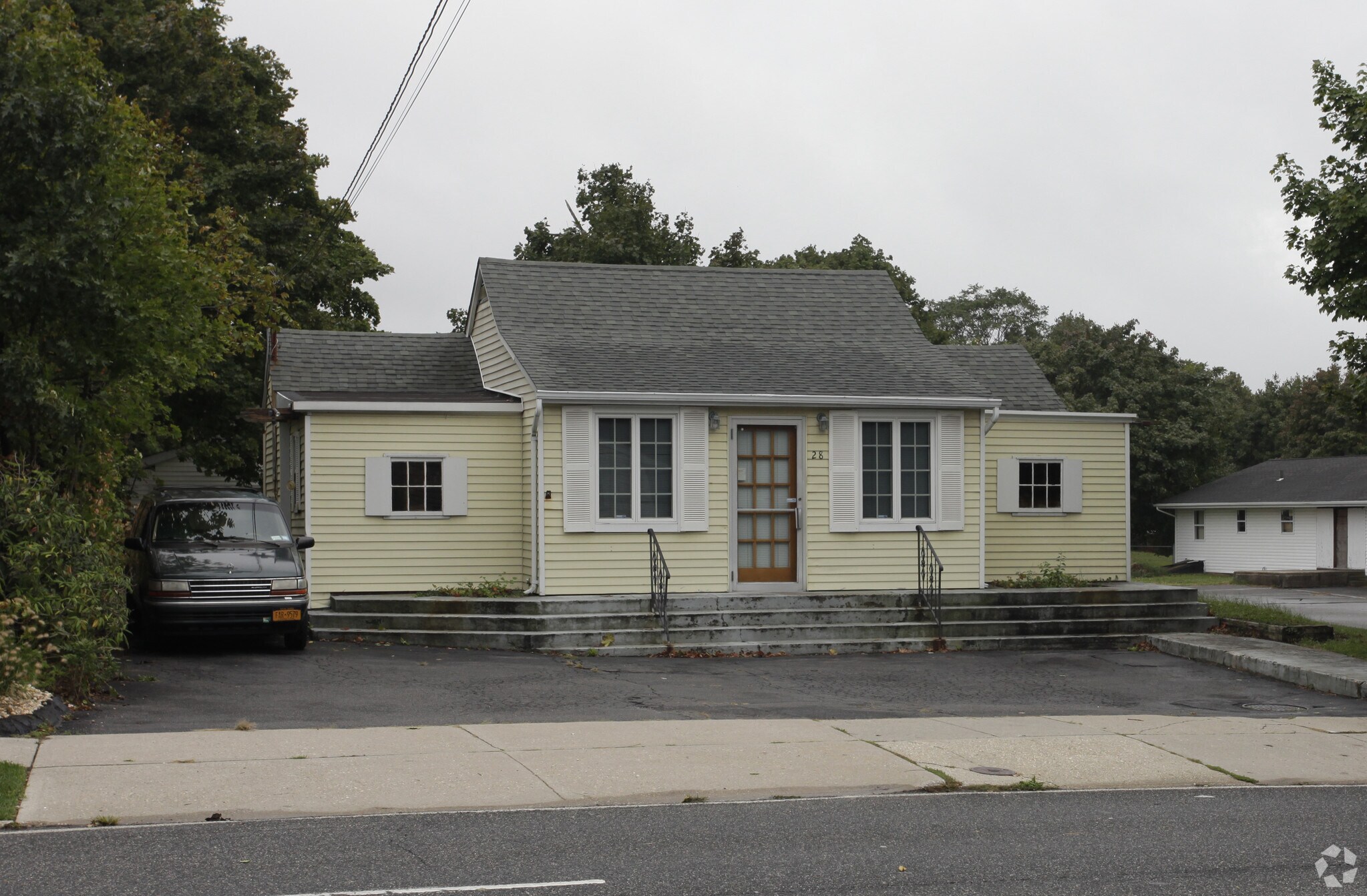 28 N Country Rd, Port Jefferson, NY for sale Primary Photo- Image 1 of 1