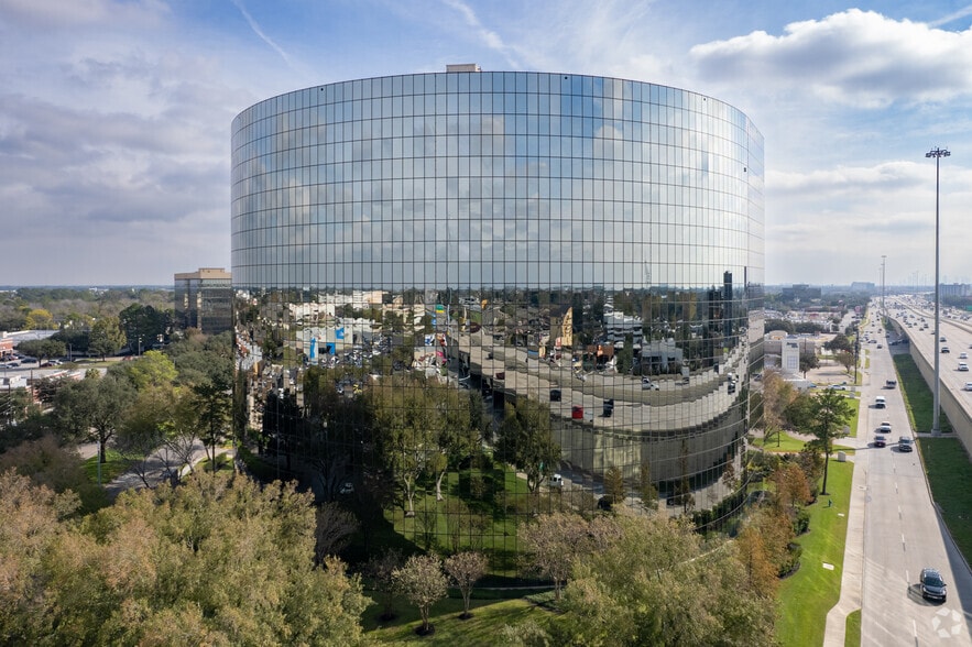 13430 Northwest Fwy, Houston, TX for lease - Primary Photo - Image 1 of 26