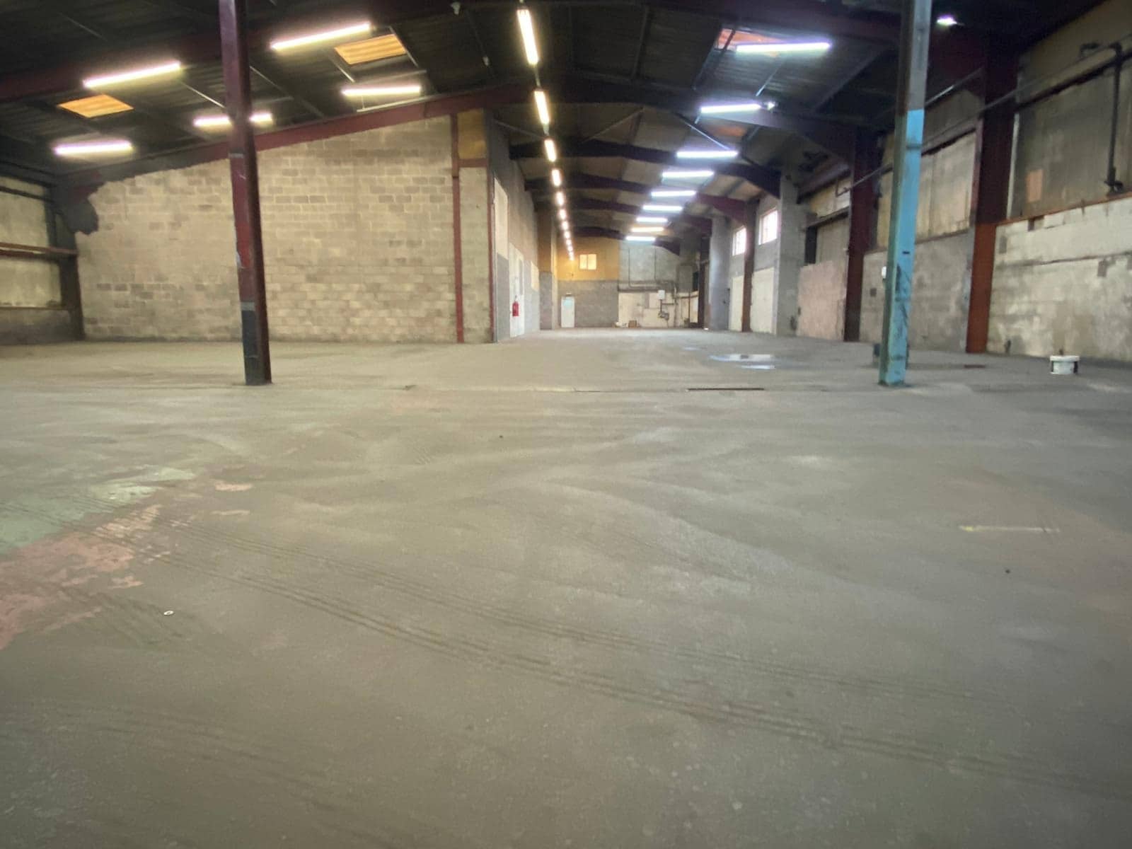 Heads Of The Valley, Rhymney for lease Interior Photo- Image 1 of 4