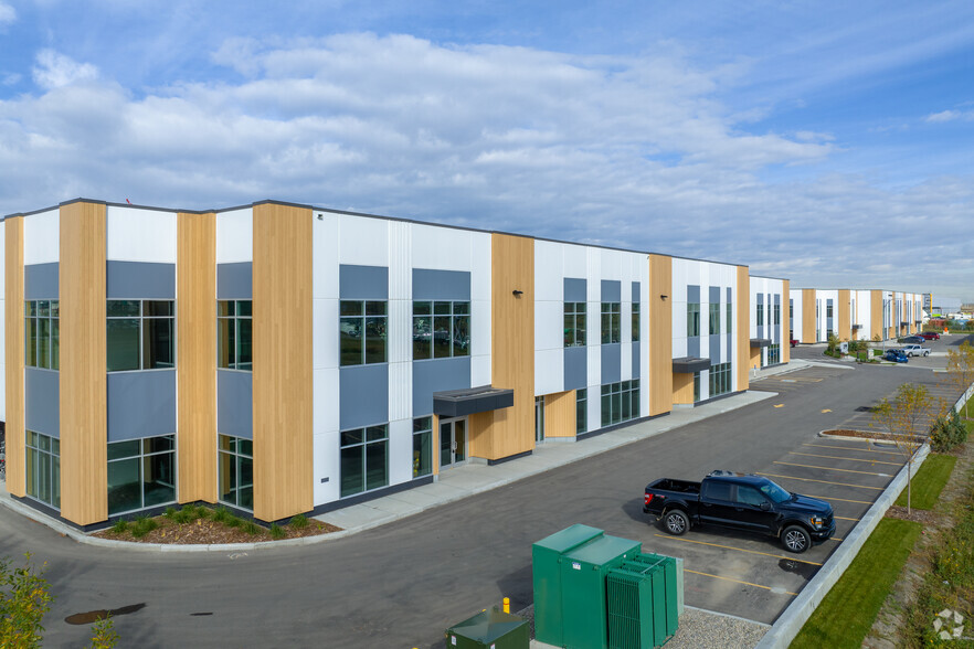 7121 104 Av SE, Calgary, AB for lease - Building Photo - Image 3 of 7