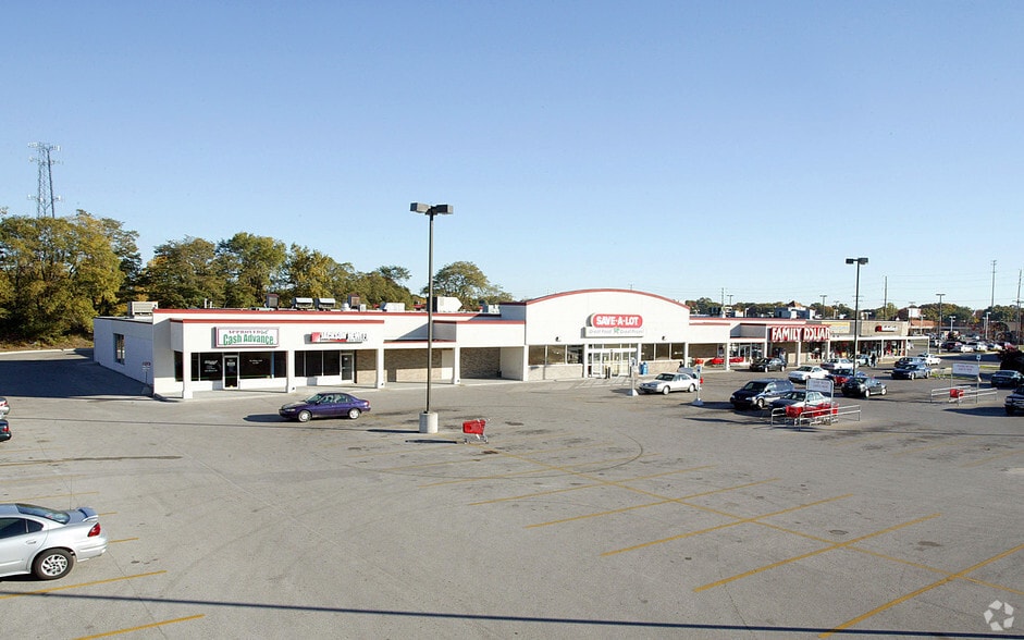 850-880 W Sherman Blvd, Muskegon, MI for lease - Primary Photo - Image 1 of 5