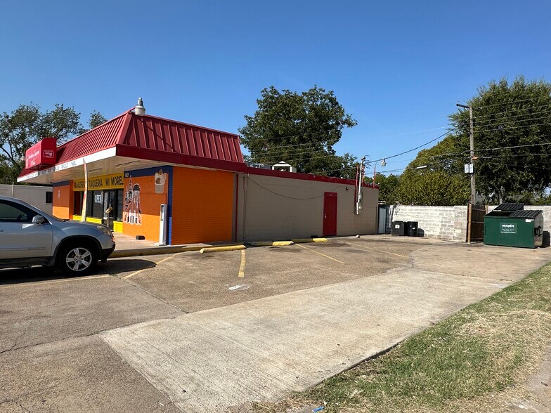 1821 Crestridge Dr, Mesquite, TX for sale - Building Photo - Image 3 of 18