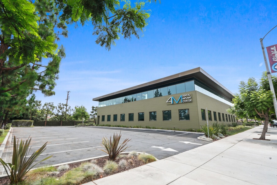 3918 Long Beach Blvd, Long Beach, CA for lease - Building Photo - Image 3 of 6