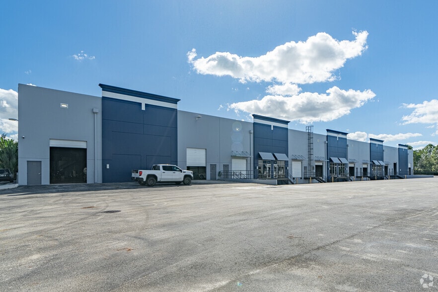14924 Corporate Rd S, Jupiter, FL for lease - Building Photo - Image 3 of 11