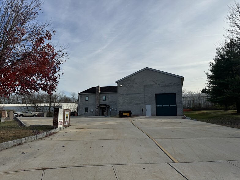 3678 Crescent Ct E, Whitehall, PA for lease - Building Photo - Image 2 of 6