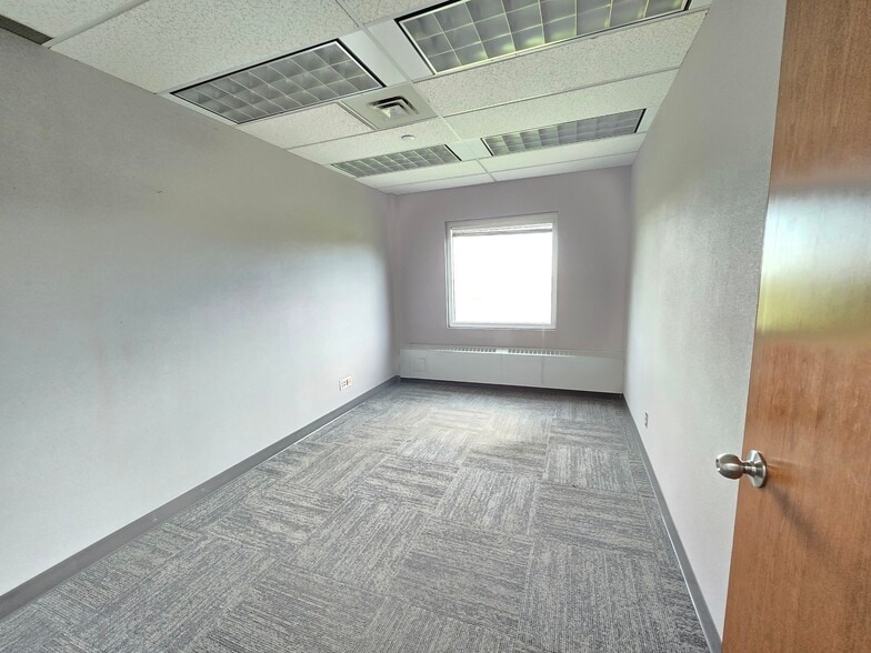 4512 46 St, Olds, AB for lease - Building Photo - Image 2 of 8