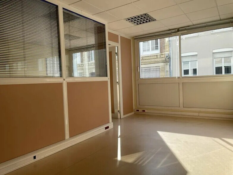Office in Le Havre for lease - Interior Photo - Image 3 of 4