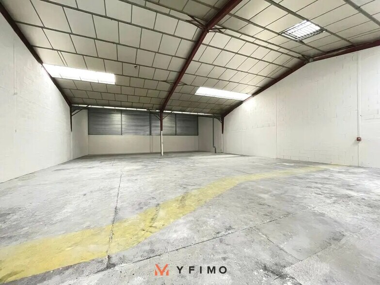 Flex in Gargenville for lease - Interior Photo - Image 2 of 4