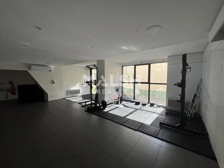 Retail in Lyon for lease - Interior Photo - Image 3 of 14