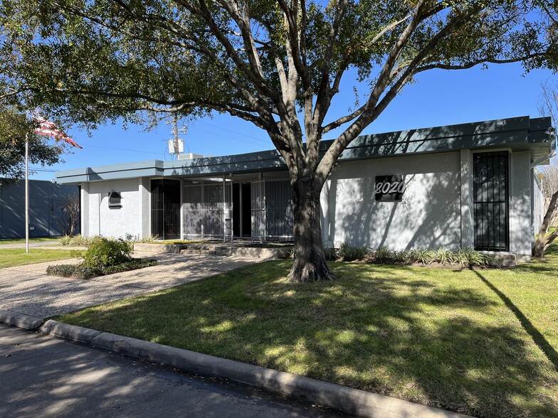 8020 Westglen Dr, Houston, TX for lease - Building Photo - Image 2 of 8