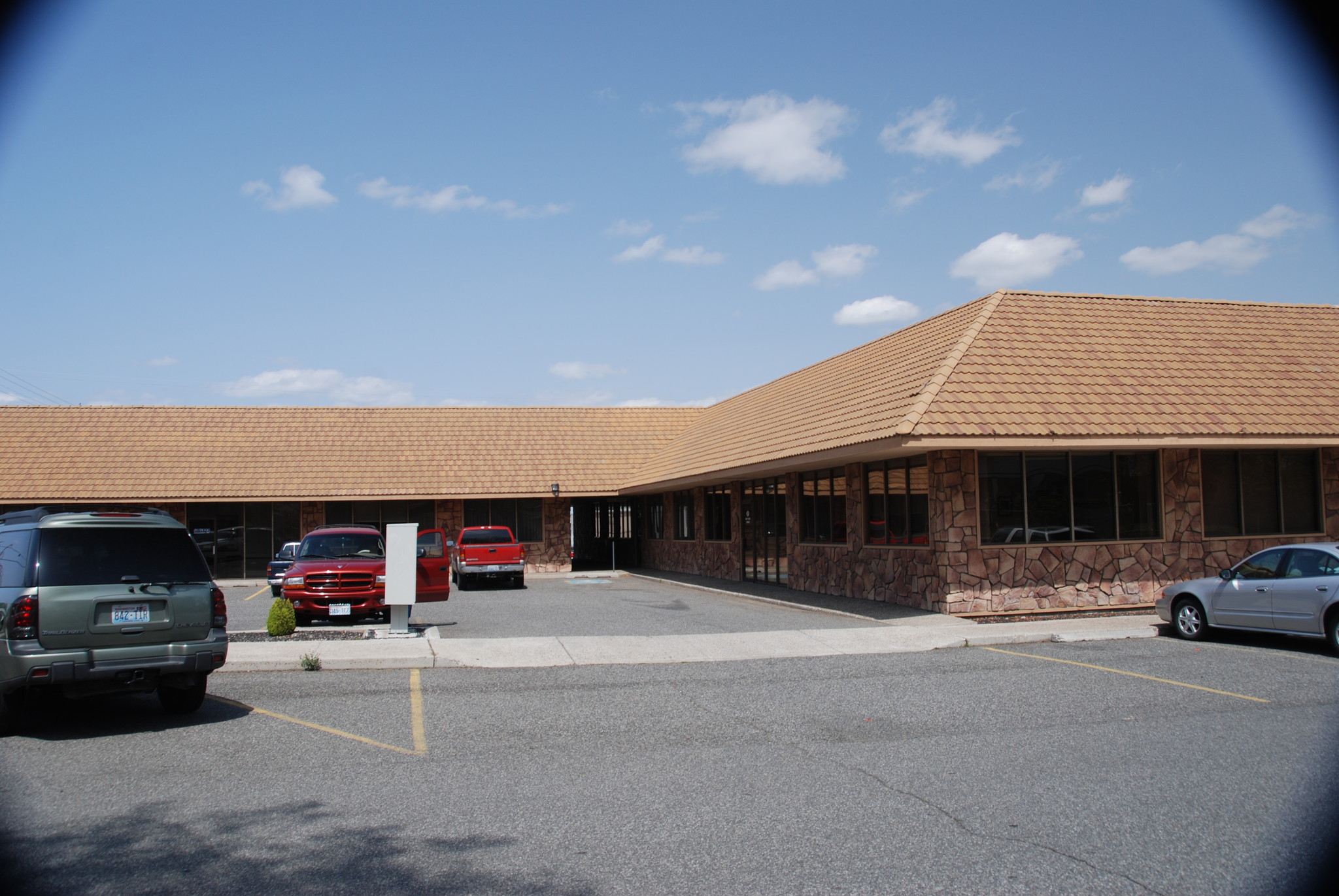 100 N Fruitland St, Kennewick, WA for sale Primary Photo- Image 1 of 90