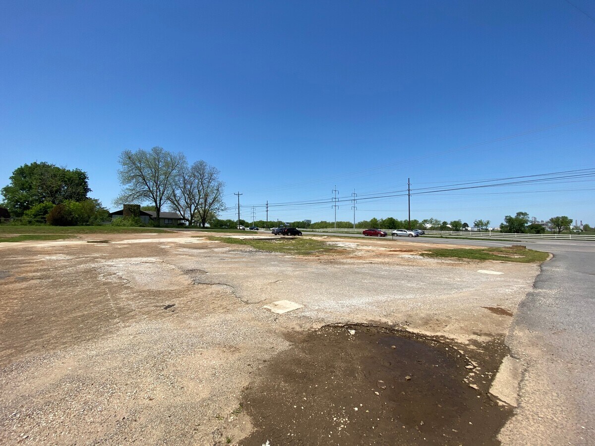 2023 W Highway 20, Decatur, AL 35601