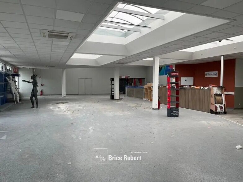 Office in La Ravoire for lease - Interior Photo - Image 2 of 6