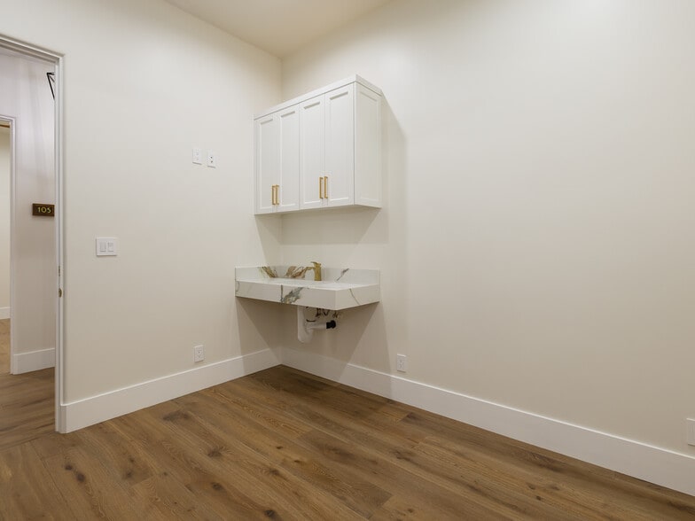 1427 W 8th St, San Pedro, CA for lease - Interior Photo - Image 2 of 39