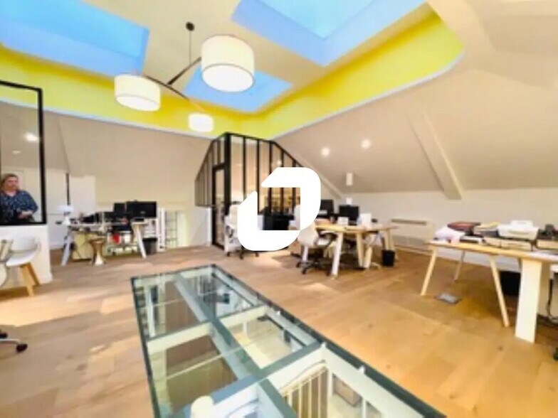 Office in Paris for lease - Interior Photo - Image 3 of 11