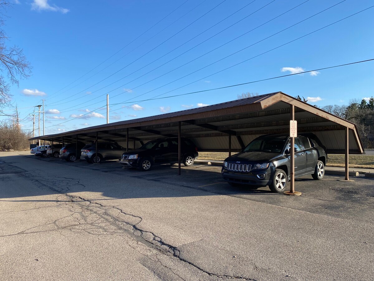 32186 Freedom Rd, Farmington Hills, MI 48336