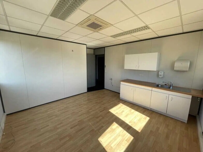Office in Compiègne for lease - Interior Photo - Image 3 of 4