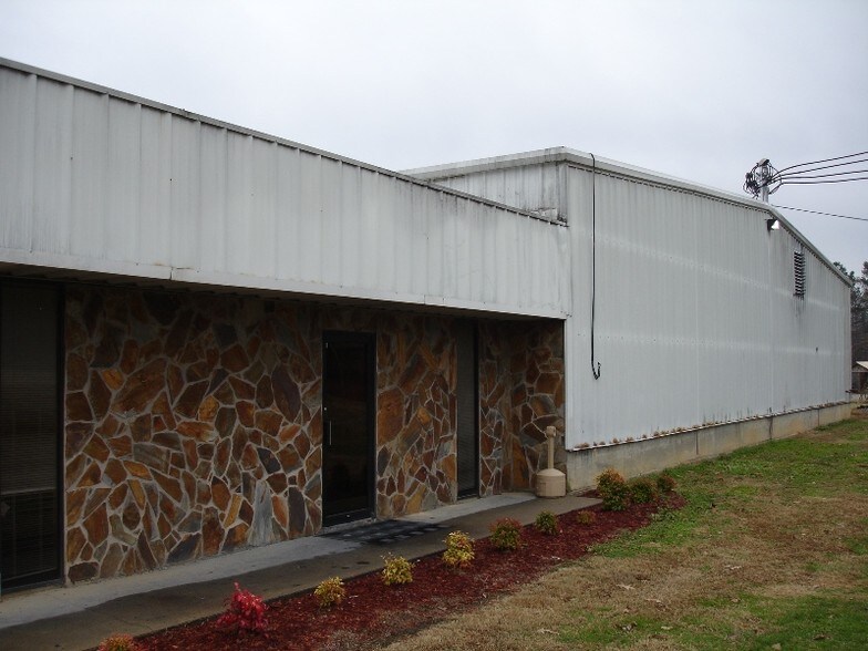 165 County Road 33, Fruithurst, AL 36262