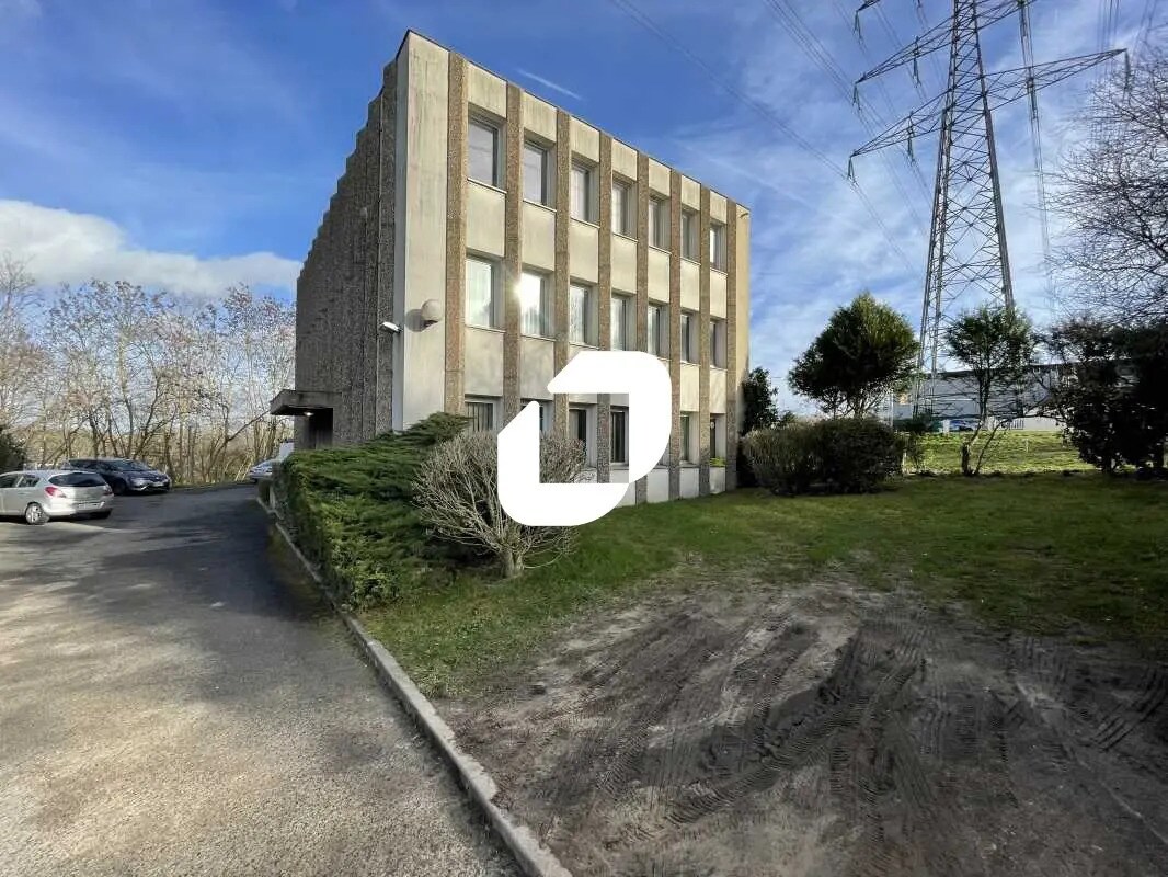 Office in Igny for lease Building Photo- Image 1 of 10