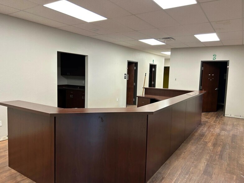 247-257 S Coltrane Rd, Edmond, OK for lease - Interior Photo - Image 3 of 6