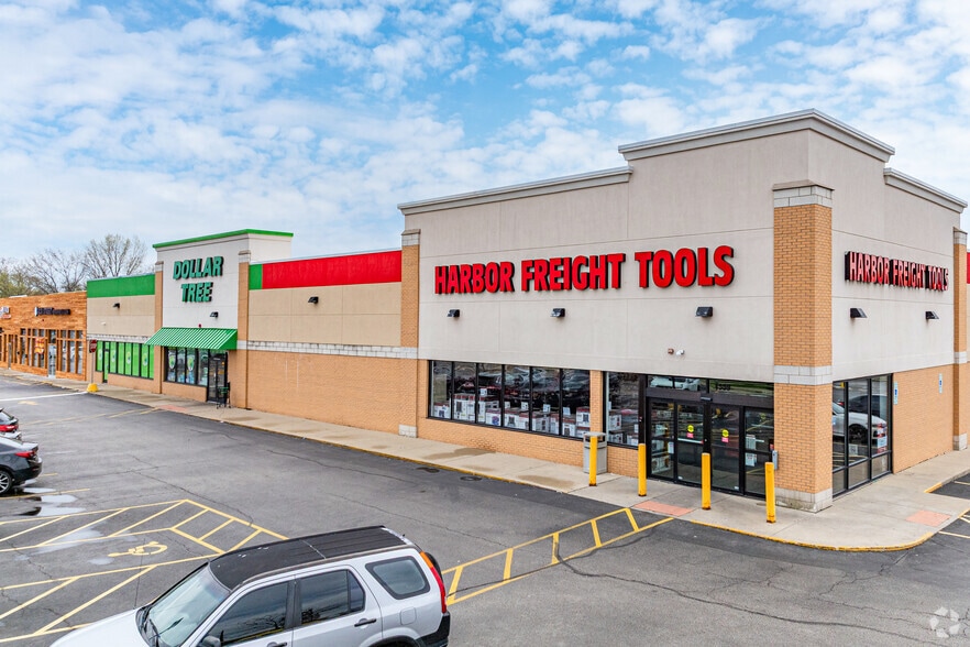 1557-1559 Irving Park Rd, Hanover Park, IL for sale - Primary Photo - Image 1 of 6