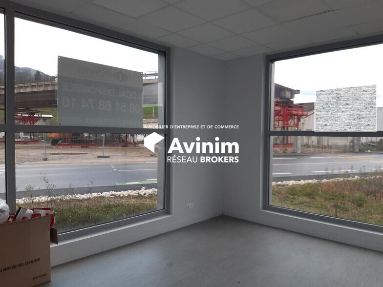Retail in Chambéry for lease - Interior Photo - Image 2 of 3