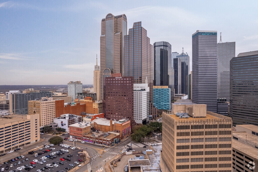 1700 Pacific Ave, Dallas, TX for lease - Aerial - Image 3 of 4