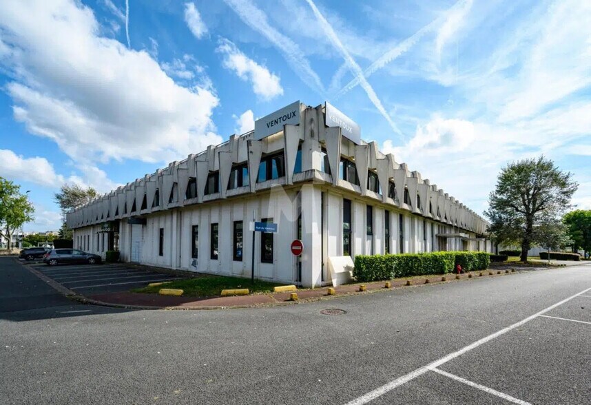 Flex in Évry-Courcouronnes for lease - Building Photo - Image 1 of 11