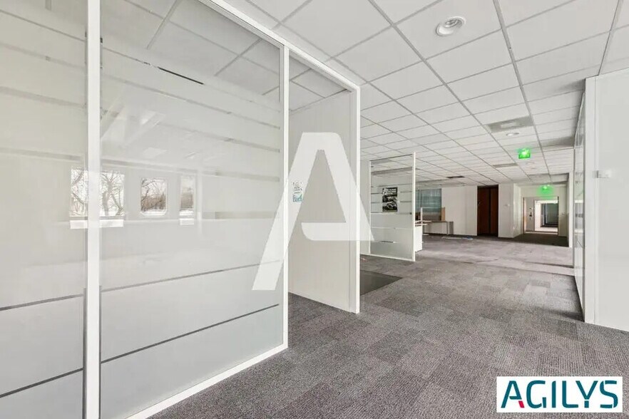 Flex in Rungis for lease - Interior Photo - Image 2 of 5
