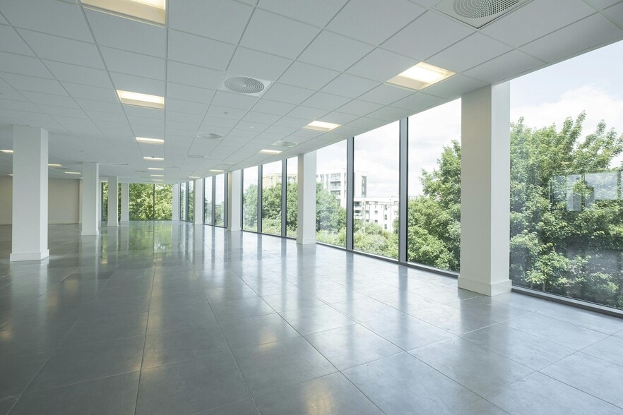 90-96 Victoria Rd, Chelmsford for lease - Interior Photo - Image 3 of 29