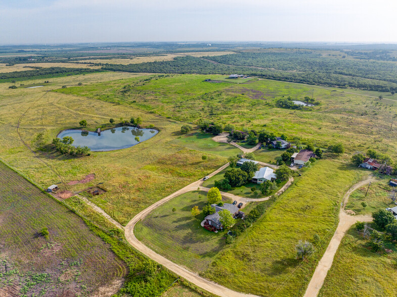 83 Roots Rd, Martindale, TX for sale - Building Photo - Image 2 of 29