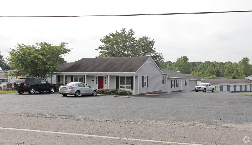 Investment Opportunity, University Dr portfolio of 4 properties for sale on LoopNet.com - Primary Photo - Image 1 of 4