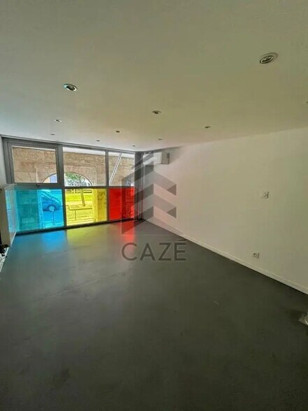 Office in Bordeaux for lease - Interior Photo - Image 2 of 8