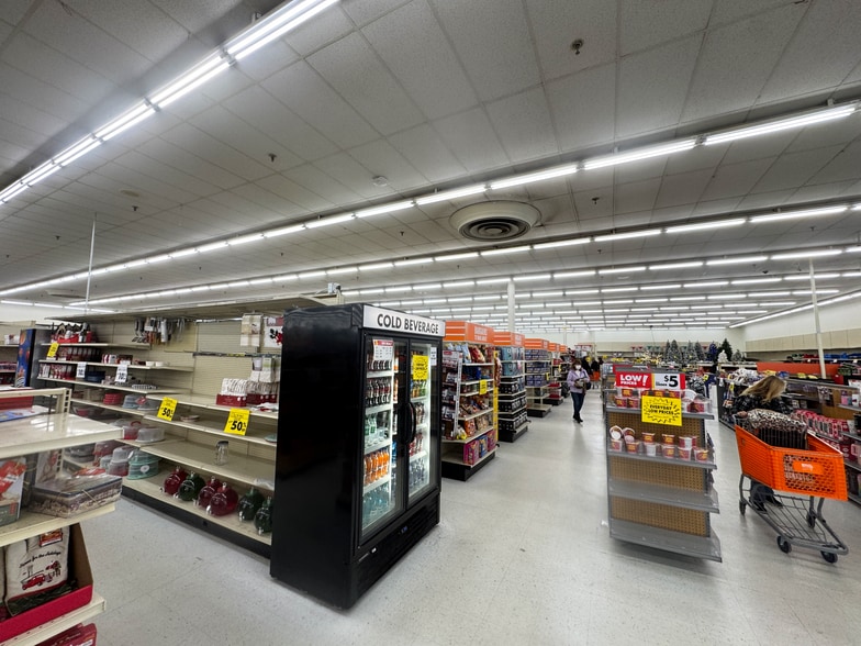 644 W Market St, Tiffin, OH for sale - Interior Photo - Image 2 of 9