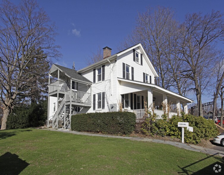 2 Squab Ln, Darien, CT for sale - Primary Photo - Image 1 of 1