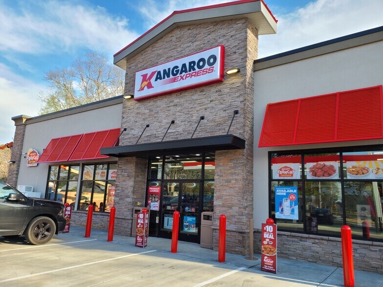 2111 McLemore Dr, Montgomery, AL 36117