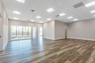 1111 Plaza Dr, Schaumburg, IL for lease Interior Photo- Image 2 of 3