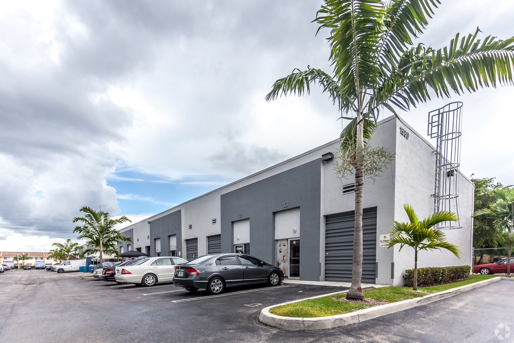 1580 W 38th Pl, Hialeah, FL for sale Primary Photo- Image 1 of 1