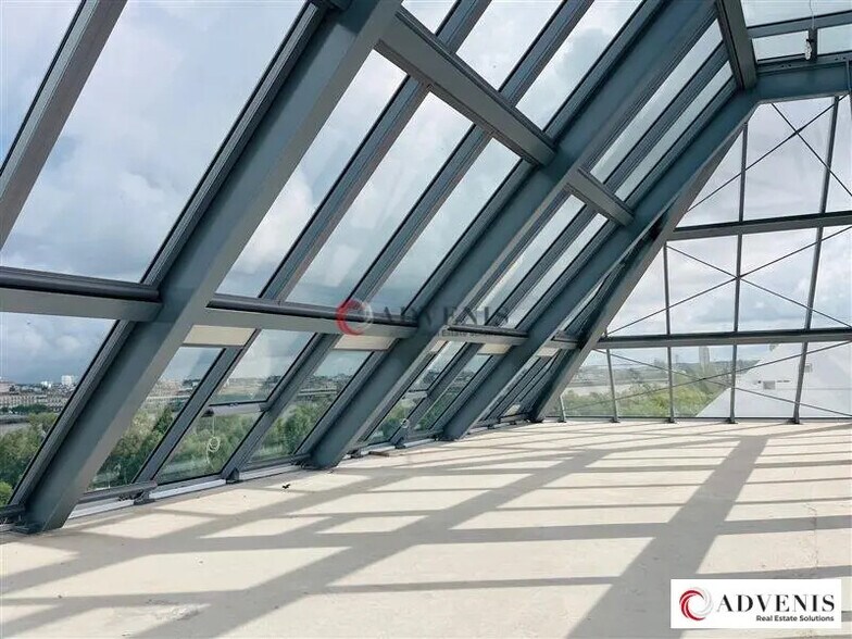 Office in Bordeaux for sale - Interior Photo - Image 1 of 8