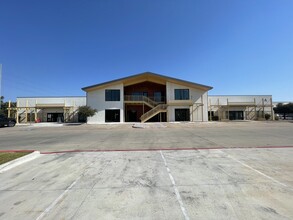 1900 E Howard Ln, Pflugerville, TX for lease Building Photo- Image 2 of 2