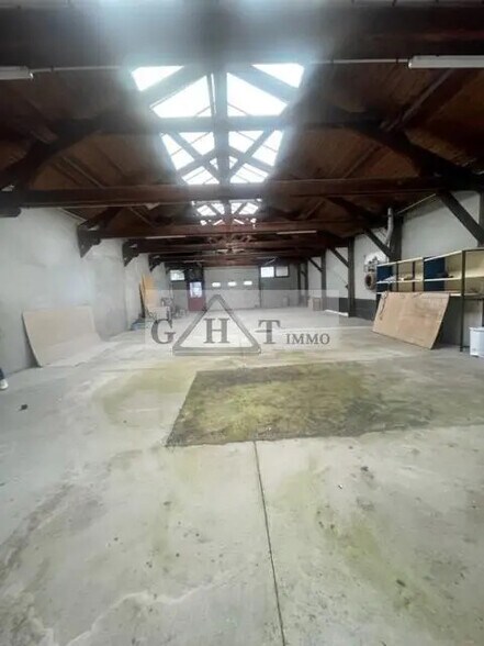 Industrial in Maisons-Alfort for sale - Interior Photo - Image 2 of 2
