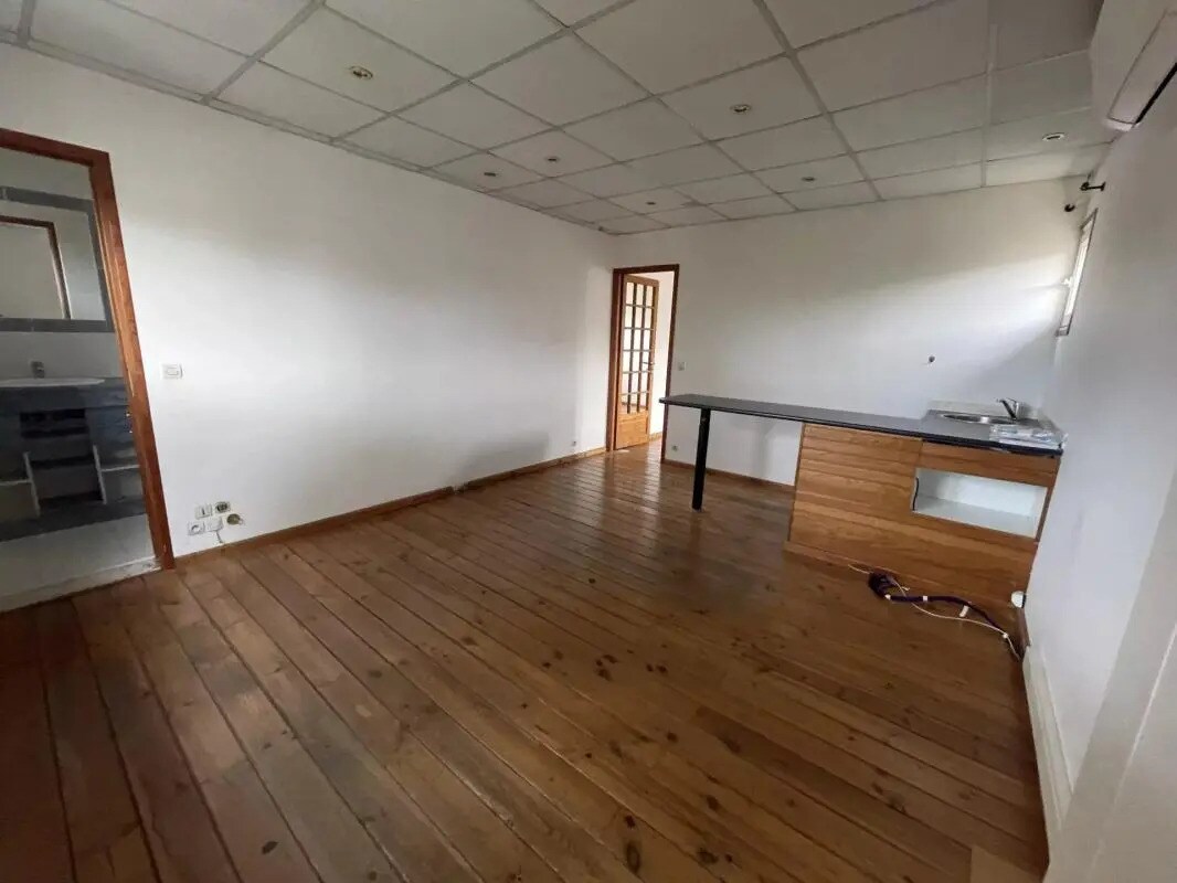 Office in Le Cannet for lease Interior Photo- Image 1 of 9